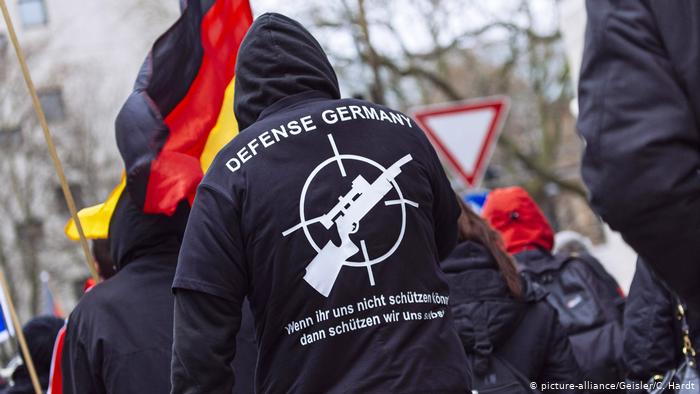 Γερμανία : Aκροδεξιοί αστυνομικοί «απειλούνται» με μείωση του μισθού τους έως 50%