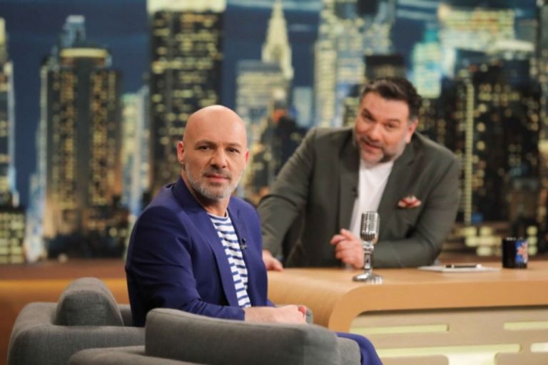 Γρηγόρης Αρναούτογλου σε Νίκο Μουτσινά: «Τι σε νοιάζει εσένα τι κάνω με τους καλεσμένους μου;»