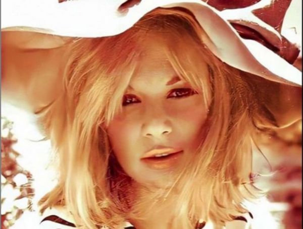 Αλίκη Βουγιουκλάκη: Σπάνια φωτογραφία της μέσα στο υπνοδωμάτιο της