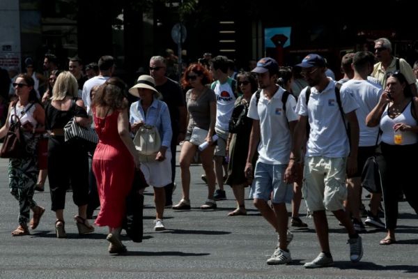 Υποχρεωτική χρήση μάσκας σε πλατείες και σε όλους τους κλειστούς χώρους εργασίας στην Αττική – Όλα τα νέα μέτρα