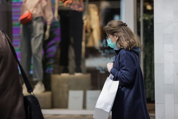 Κοροναϊός : Ανησυχία για τις νέες εστίες μετάδοσης- Προ των πυλών νέα μέτρα