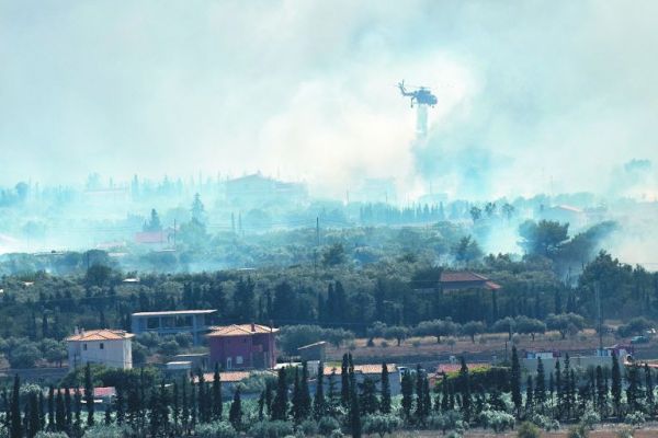 Ο πύρινος εφιάλτης επέστρεψε στην Αττική – Γιατί προβληματίζουν χρόνος και εστίες