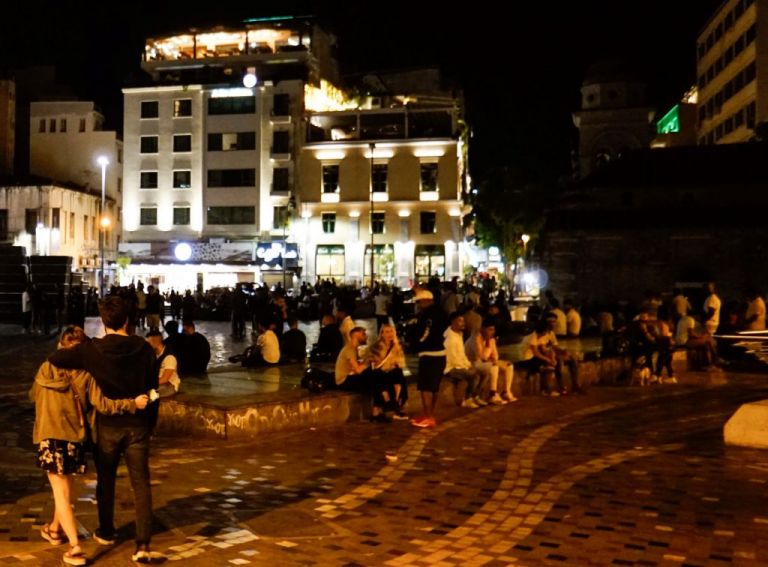 Λαός του χαβαλέ, ένα «χύμα» κράτος και ο κοροναϊός που προκαλεί τρόμο