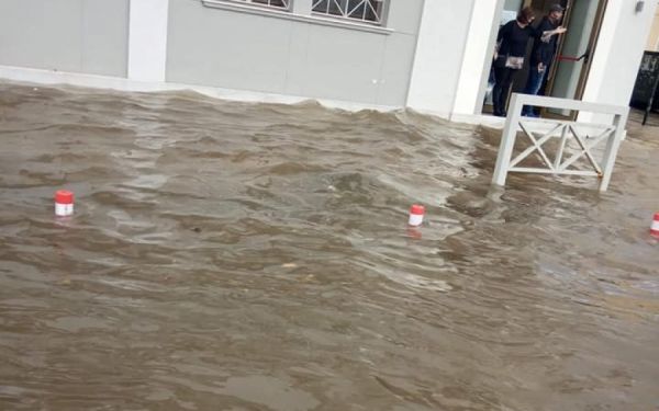 Δοκιμάζεται ξανά η Κεφαλονιά: Πλημμύρισε η παραλιακή του Αργοστολίου