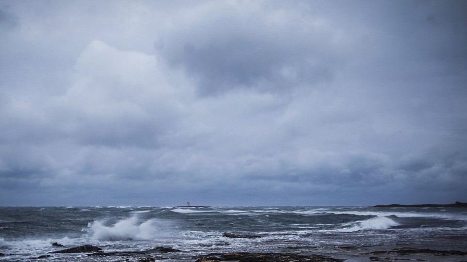 «Ιανός» : Δείτε ζωντανή εικόνα από τις περιοχές που σαρώνει ο μεσογειακός κυκλώνας