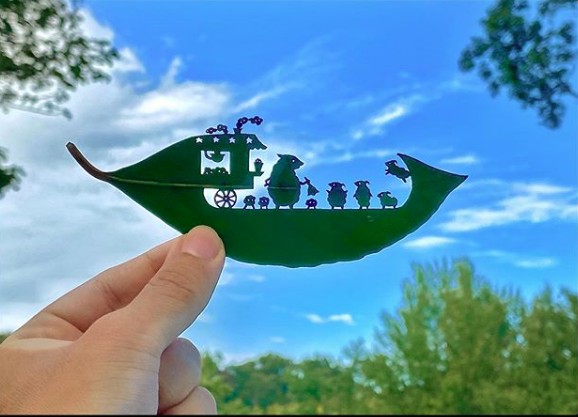 Ιάπωνας φτιάχνει έργα τέχνης πάνω σε φύλλα