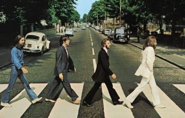Στο «σφυρί» συλλεκτικά αντικείμενα των Beatles