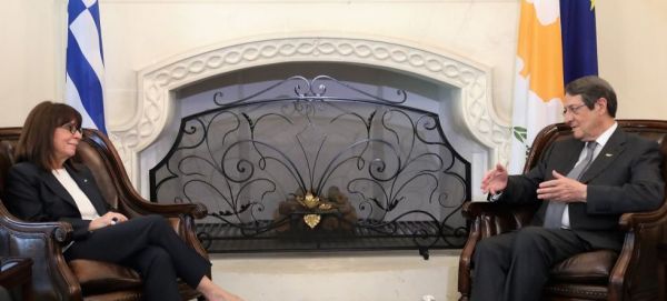 «Ενιαίο μέτωπο Ελλάδας – Κύπρου» : Σε εξέλιξη η συνάντηση Σακελλαροπούλου – Αναστασιάδη