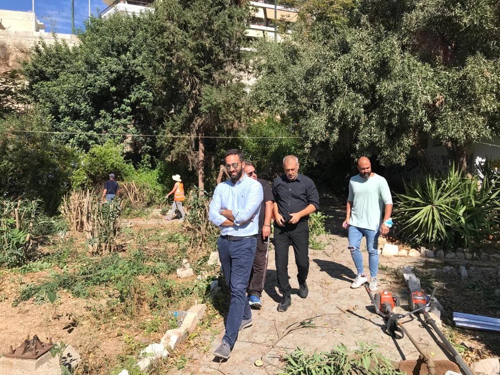 Δήμος Πειραιά: Επιχείρηση καθαρισμού στην παραλία Βοτσαλάκια