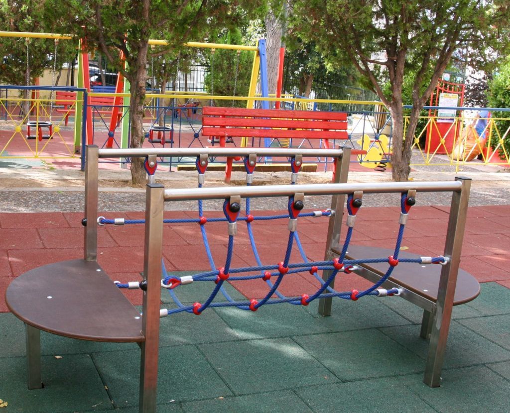 Πλήρης ανακατασκευή δύο παιδικών χαρών στην Καστέλλα και στην Καλλίπολη από τον Δήμο Πειραιά
