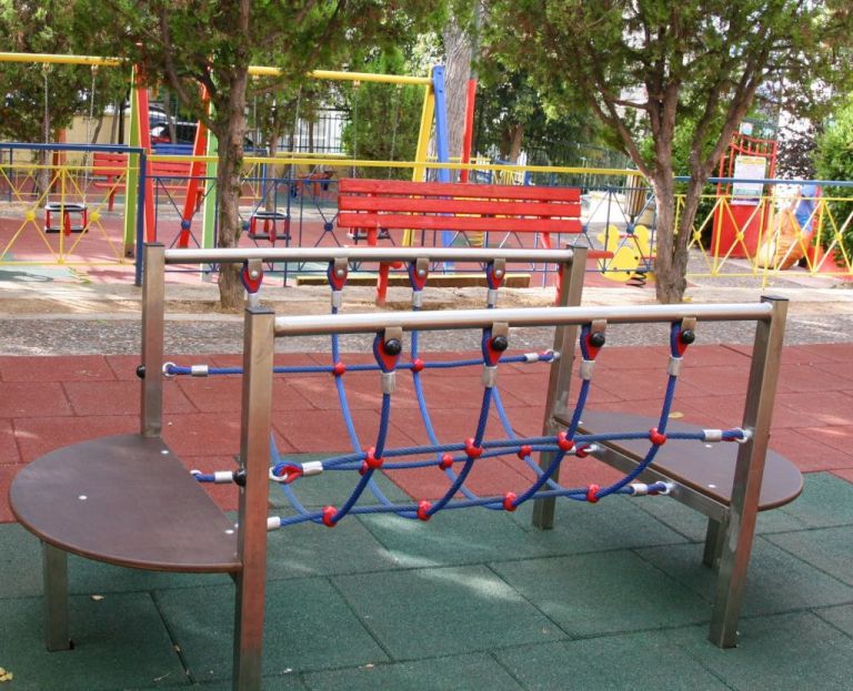 Πλήρης ανακατασκευή δύο παιδικών χαρών στην Καστέλλα και στην Καλλίπολη από τον Δήμο Πειραιά