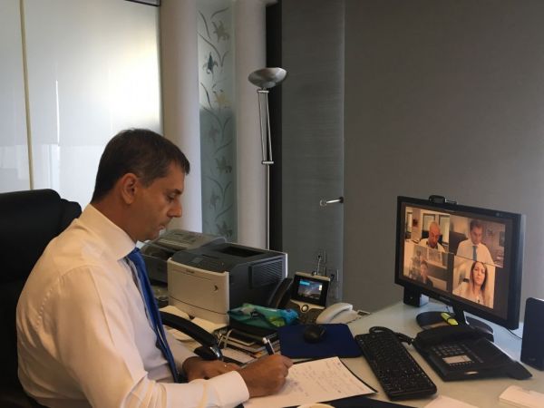 Τηλεδιασκέψεις του Χάρη Θεοχάρη με φορείς του τουρισμού
