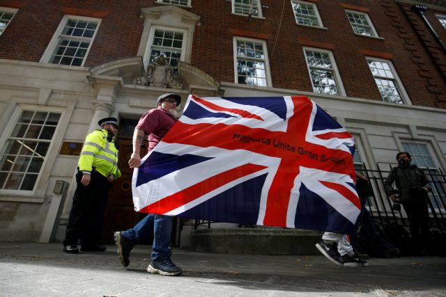 Βρετανία: Διπλό σοκ με κοροναϊό και brexit χωρίς συμφωνία – Φόβοι για κατάρρευση οικονομίας