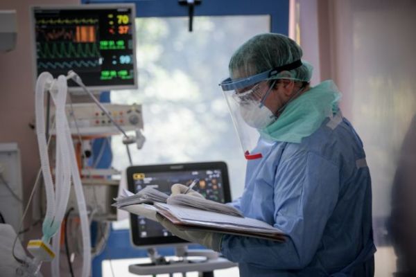 Παγώνη: Εκκενώνονται κρεβάτια ΜΕΘ για ασθενείς με κοροναϊό