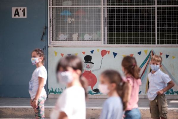 Κοροναϊός: Θετική εκπαιδευτικός σε δημοτικό σχολείο στη Γλυφάδα