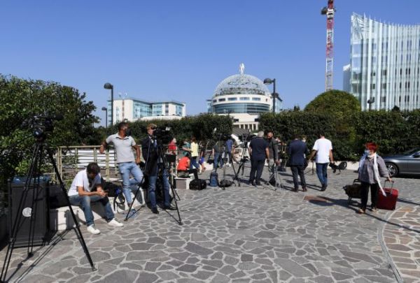 Θετική στον κοροναϊό και η μεγαλύτερη κόρη του Μπερλουσκόνι