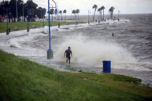 ΗΠΑ : Μαίνεται ο κυκλώνας Σάλι - Σε κατάσταση έκτακτης ανάγκης η Φλόριντα