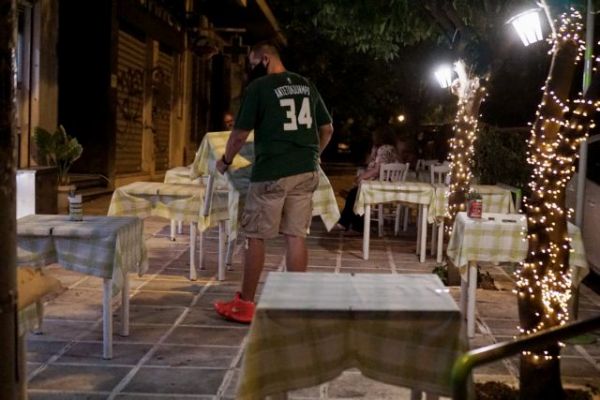 Κοροναϊός: Ποιες επιχειρήσεις θα είναι κλειστές  – Τι προβλέπει η νέα ΚΥΑ