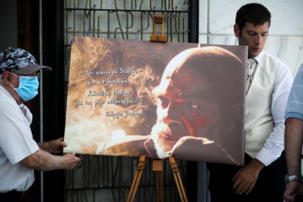 Θλίψη στην κηδεία του Γιώργου Βούρου