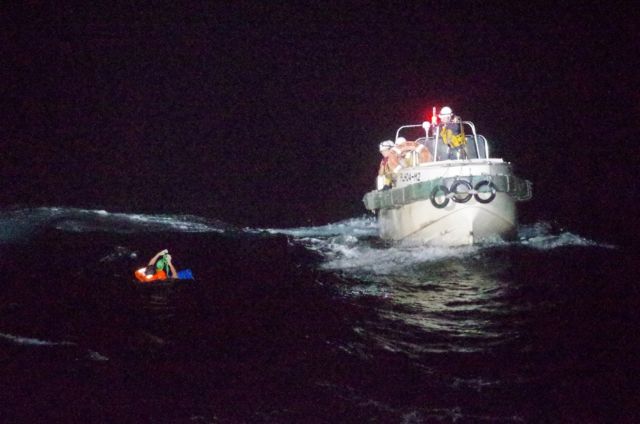 Τρόμος στην Ιαπωνία : Χάθηκε πλοίο εν μέσω τυφώνα – Αγνοούνται 43 ναυτικοί