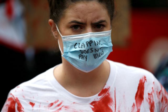 «Χρειάστηκα νοσηλεία σε ψυχιατρείο» : Σοκάρουν οι μαρτυρίες γιατρών που πάλεψαν με τον κοροναϊό