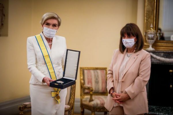 Παρασημοφόρηση Μαριάννας Βαρδινογιάννη από την Πρόεδρο της Δημοκρατίας