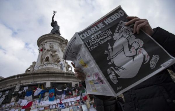 Charlie Hebdo : Αναδημοσιεύει σκίτσα του Μωάμεθ ενόψει της δίκης για την επίθεση στα γραφεία της