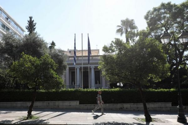 Κοροναϊός : Σε καραντίνα δύο κορυφαίοι υπουργοί