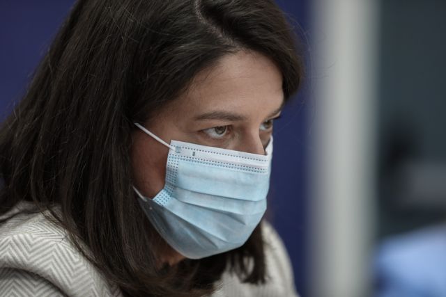 Σε σχολείο της Θεσσαλονίκης η Κεραμέως – Τι είπε για τις μάσκες