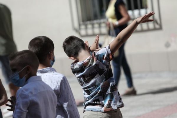 Κοροναϊός : Τι λέει νέα μελέτη για τη μετάδοση της νόσου από παιδιά
