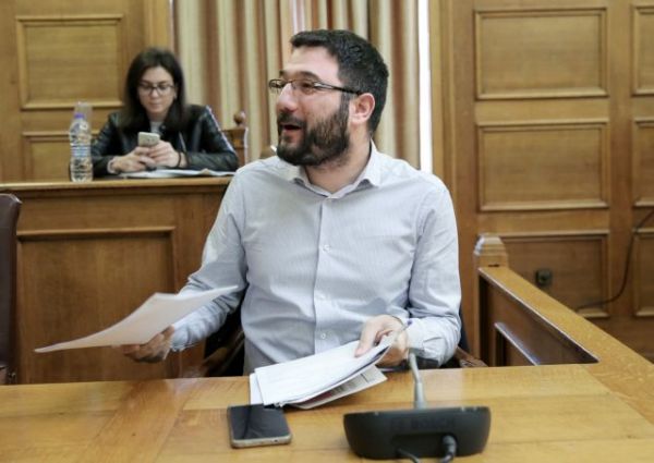 Ηλιόπουλος : Μπάχαλο με τις μάσκες στα σχολεία – Να παραιτηθούν Κεραμέως και Θεοδωρικάκος