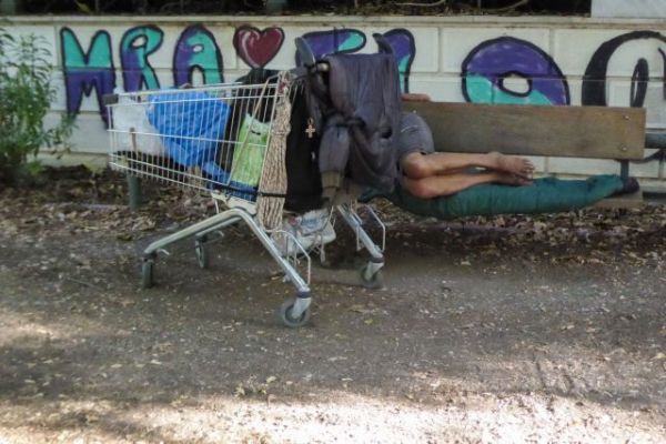Κρήτη : Ο άστεγος που φροντίζει όσους έχουν ανάγκη