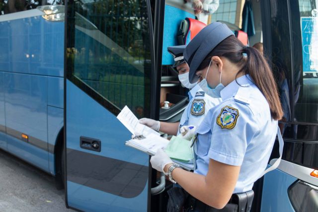 Κοροναϊός : Εντείνονται οι έλεγχοι για την εφαρμογή των μέτρων – Δεκάδες πρόστιμα για μη χρήση μάσκας