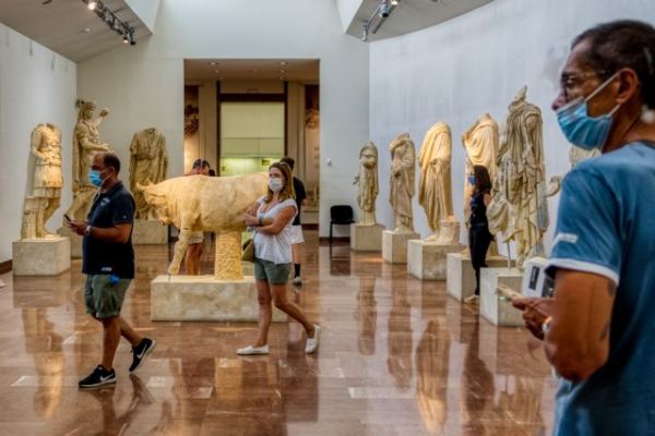 Κοροναϊός : Πώς λειτουργούν θέατρα, κινηματογράφοι, μουσεία – Τι ισχύει για τις συναυλίες