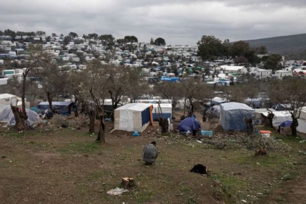 Συναγερμός στη Μόρια: Πρώτο κρούσμα κοροναϊού στη δόμη – Στο νησί μεταβαίνει κλιμάκιο του ΕΟΔΥ