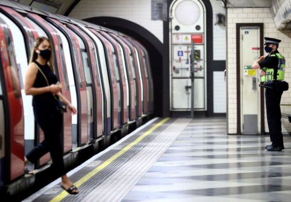 Σοκαριστική έρευνα: Πάνω από το 80% των Βρετανών παραβιάζει τα μέτρα για τον κοροναϊό