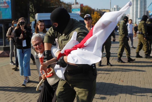 Λευκορωσία : Νέες συλλήψεις στο Μινσκ σε κινητοποιήσεις γυναικών εναντίον του Λουκασένκο