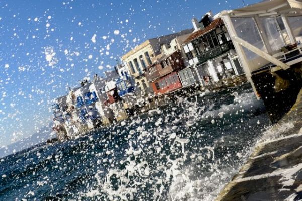 Καιρός : Μέχρι 35 βαθμούς η θερμοκρασία και βοριάδες στο Αιγαίο