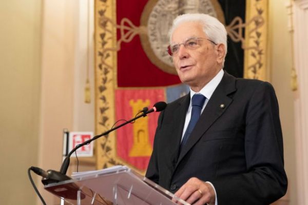«Καρφί» Ματαρέλα σε Τζόνσον: «Και οι Ιταλοί αγαπάμε την ελευθερία, αλλά είμαστε και σοβαροί»
