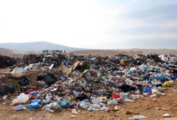 Συναγερμός στη Πυροσβεστική: Φωτιά στη χωματερή της Φυλής