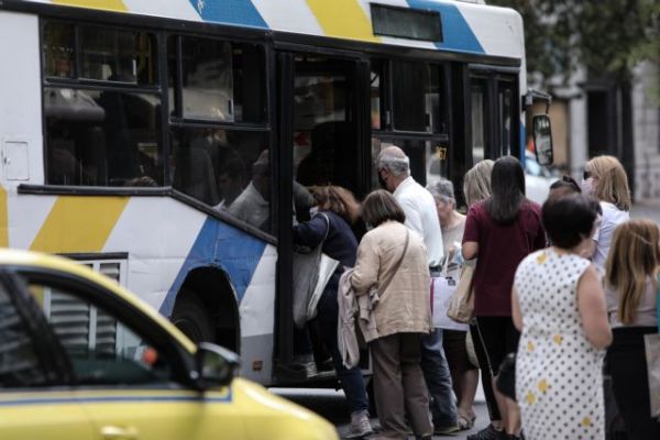 Κοροναϊός : Υγειονομική «βόμβα» τα μέσα μεταφοράς – Ανησυχητικές εικόνες