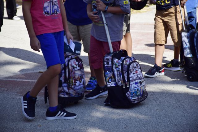 Ζαχαράκη: Ανοικτό το ενδεχόμενο για κυλιόμενο ωράριο στα σχολεία