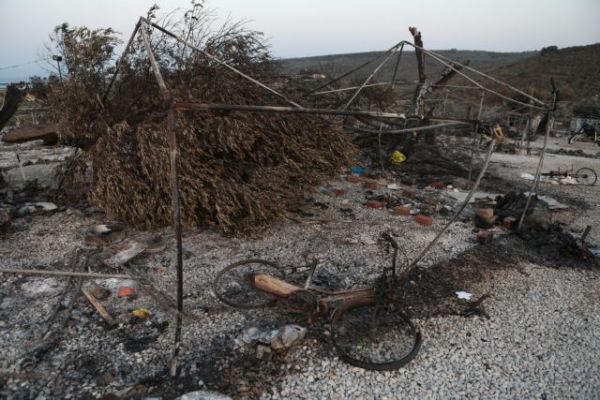 Αίσθηση από ανάρτηση του καθηγητή Λιάκου: Κι εγώ θα έβαζα φωτιά στη Μόρια