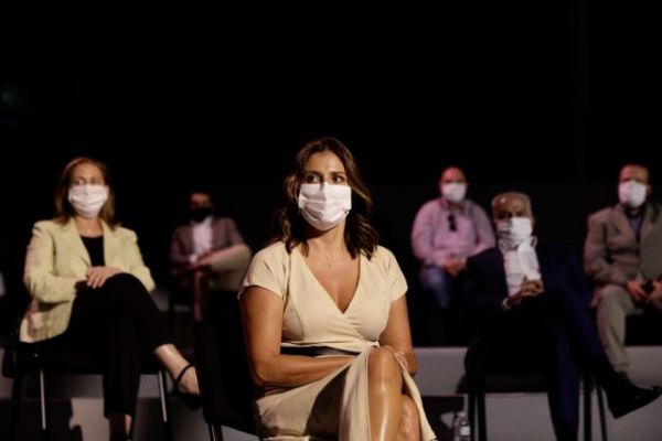 Οι κυρίες που έκλεψαν τις εντυπώσεις στην ομιλία Τσίπρα