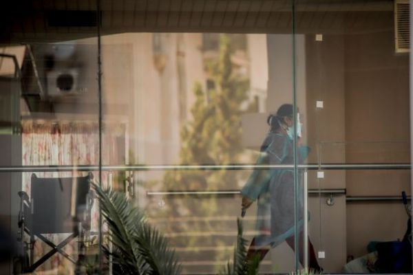 Αποκλειστικό MEGA: Σε απόγνωση ασθενής με κοροναϊό – Εχει διαγνωστεί 4 φορές θετικός