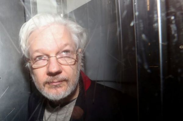 WikiLeaks : Ξεκινά η δίκη για την έκδοση του Τζούλιαν Ασάνζ στις ΗΠΑ – Καταγγελίες για παραβιάσεις δικαιωμάτων του