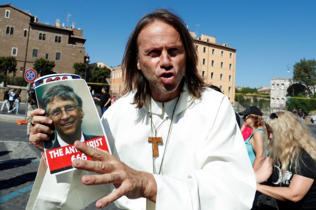 Κοροναϊος – Ιταλία : Χιλιάδες νέα κρούσματα, την ώρα που η Άκρα Δεξιά αμφισβητεί την ύπαρξη του ιού