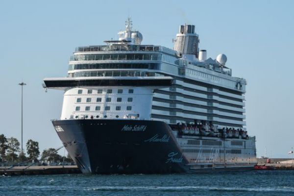 Λήξη συναγερμού στο κρουαζιερόπλοιο: Αρνητικό και το τρίτο τεστ στα 12 μέλη του πληρώματος