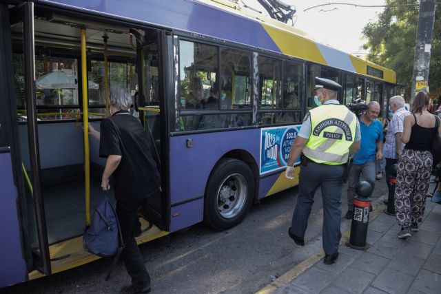 Αποκλειστικό MEGA : Ήρθαν στα χέρια μέσα στο λεωφορείο για τη μη χρήση μάσκας