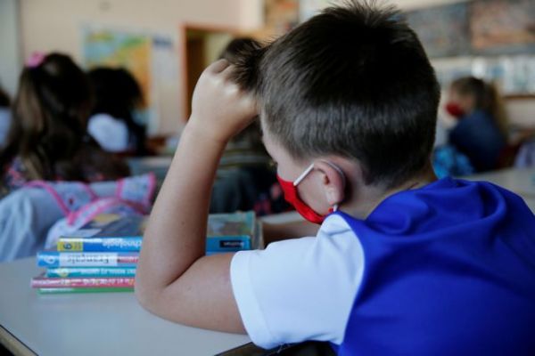 Κοροναϊός: Καταγγελία ΟΙΕΛΕ για κρούσματα σε ιδιωτικό σχολείο – Συνεχίζει να λειτουργεί